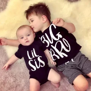 Camiseta y mameluco estampado LIL SIS / BIG BRO (NEGRO AMBOS)
